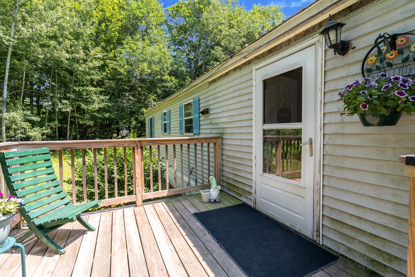 Enjoy affordable living in this 1991 single-wide mobile home - photo 5