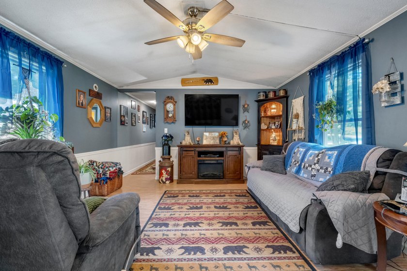 Enjoy affordable living in this 1991 single-wide mobile home - photo 8