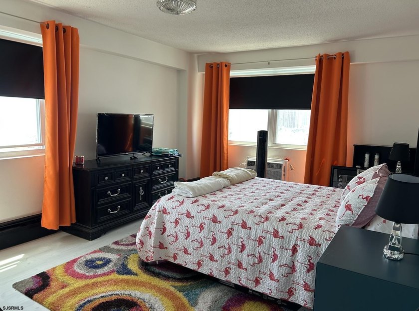 Beautifully renovated 2BR/2BA condo in Landmark Towers offering - photo 31