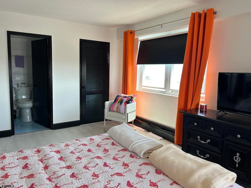 Beautifully renovated 2BR/2BA condo in Landmark Towers offering - photo 36