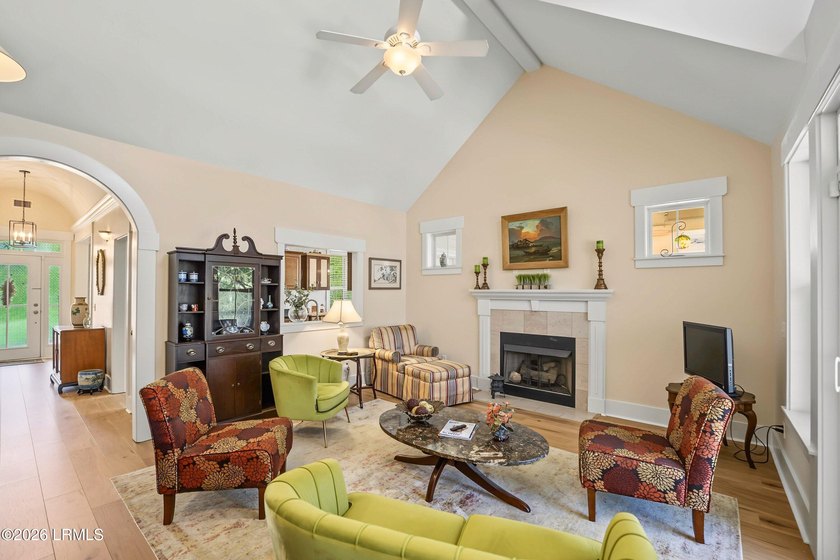 Magnificantly maintained and updated Golf Course Home on Cat - photo 13