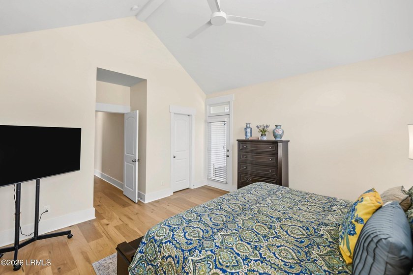 Magnificantly maintained and updated Golf Course Home on Cat - photo 28