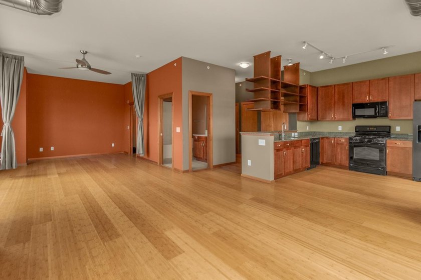 Rare opportunity to own a premium top-floor corner unit in Eat - photo 8