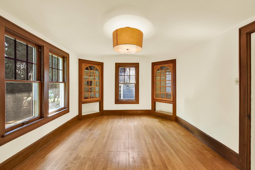 Welcome home to a beautiful 4 bedroom Eastside home. This home - photo 10