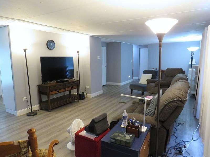 This charming 1248 square feet manufactured home, built in 1979 - photo 11