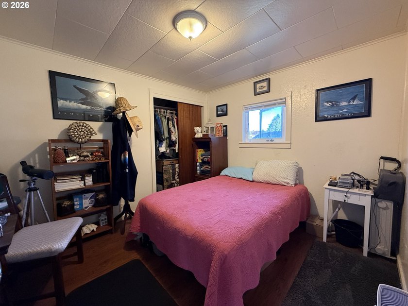Great opportunity to purchase a duplex on a large lot with - photo 19
