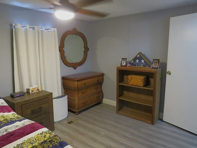 This charming 1248 square feet manufactured home, built in 1979 - photo 25