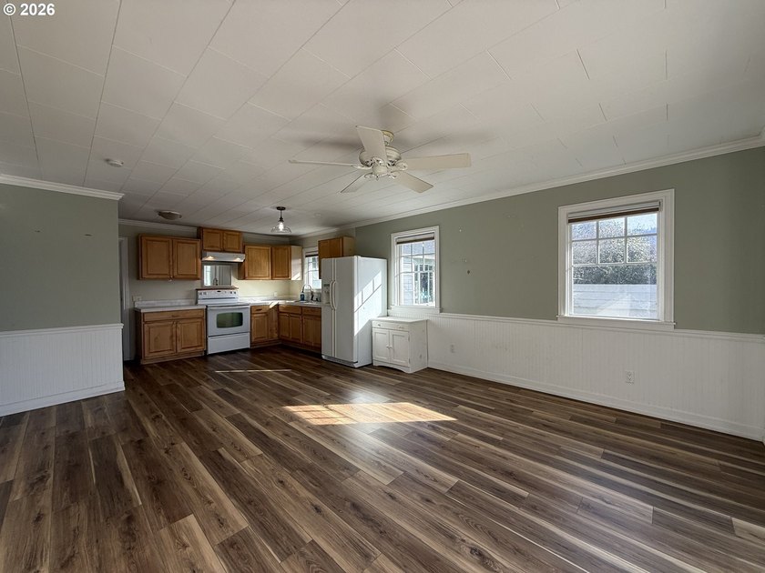 Great opportunity to purchase a duplex on a large lot with - photo 29