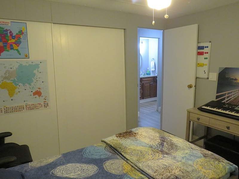 This charming 1248 square feet manufactured home, built in 1979 - photo 31