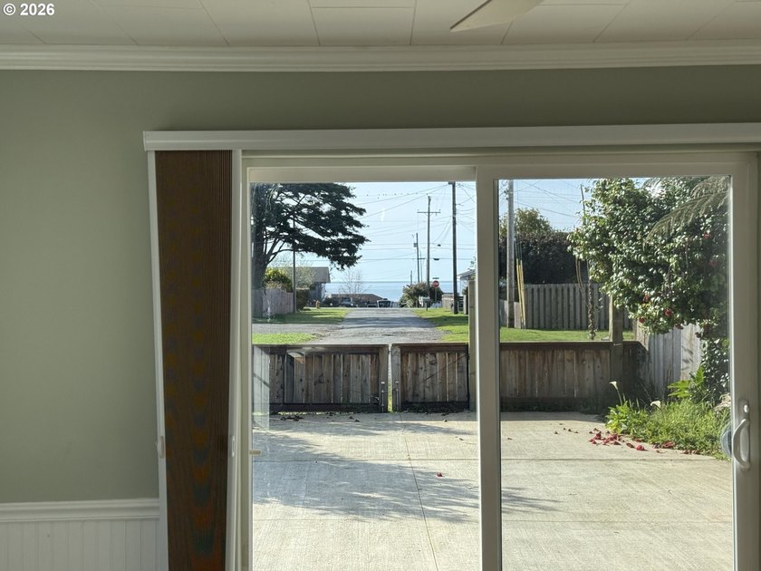 Great opportunity to purchase a duplex on a large lot with - photo 32