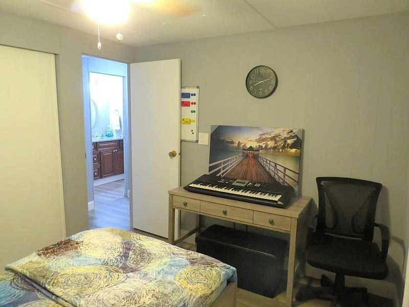 This charming 1248 square feet manufactured home, built in 1979 - photo 33