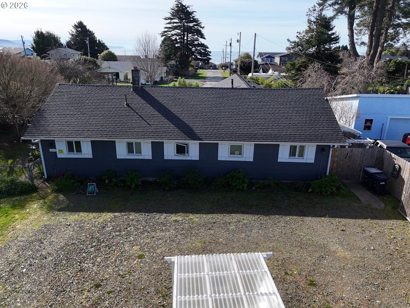 Great opportunity to purchase a duplex on a large lot with - photo 41