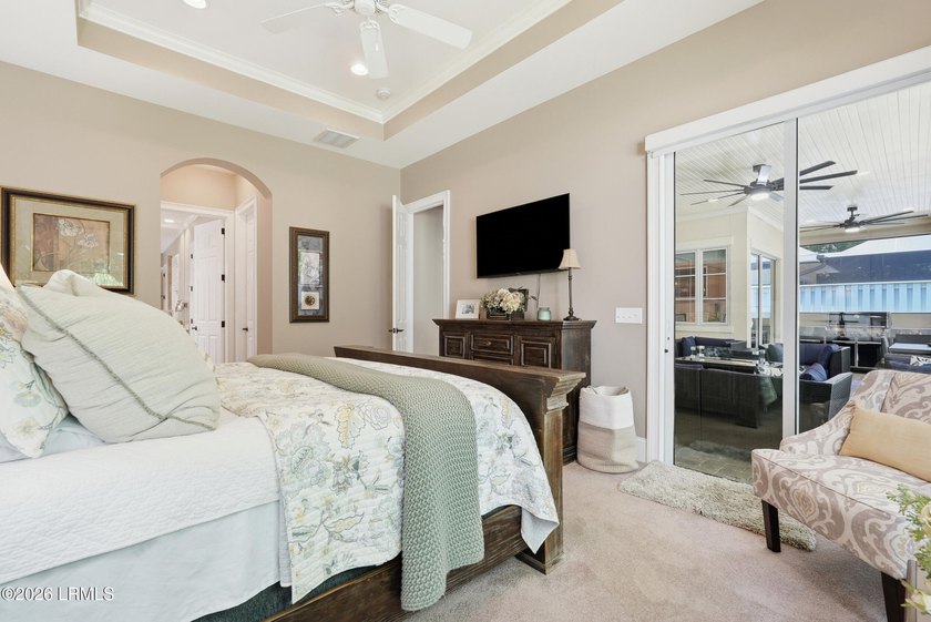 Beautifully maintained Berkeley Hall townhome offering elegant - photo 33