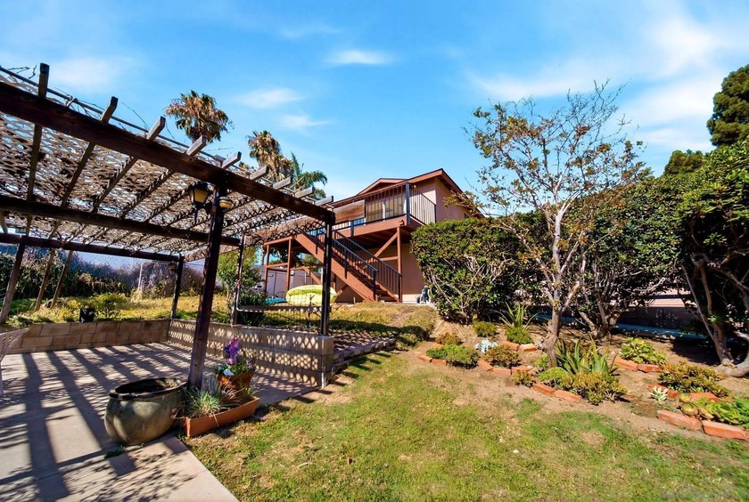 Coastal Encinitas, multi-family properties don't get more - photo 39