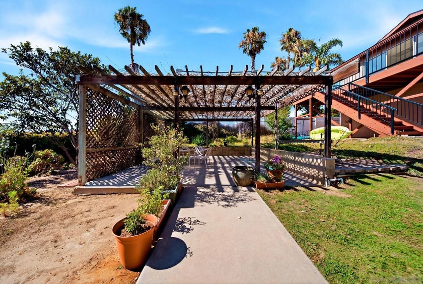 Coastal Encinitas, multi-family properties don't get more - photo 40