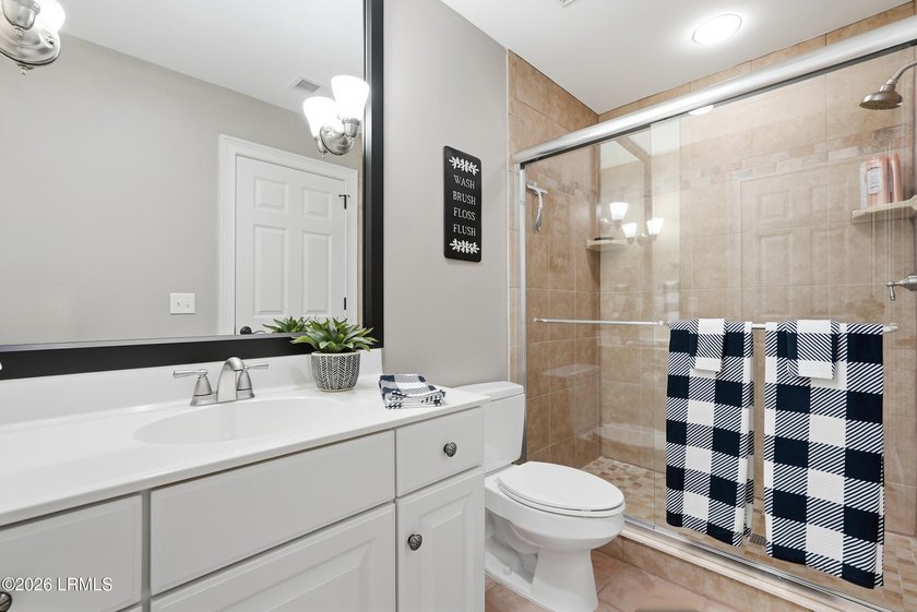 Beautifully maintained Berkeley Hall townhome offering elegant - photo 50