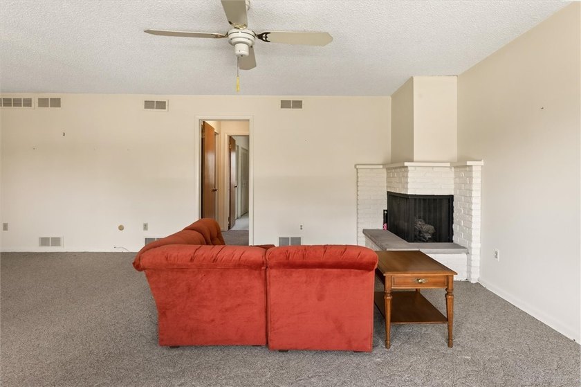 If you desire a ranch style home, but want less maintenance and - photo 16