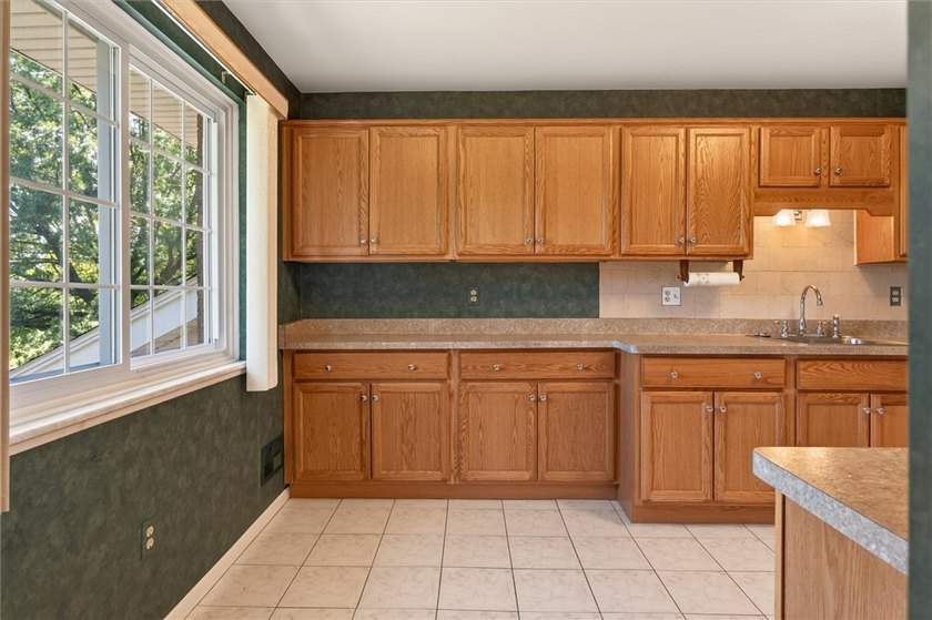 If you desire a ranch style home, but want less maintenance and - photo 22