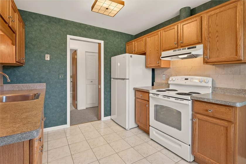If you desire a ranch style home, but want less maintenance and - photo 25