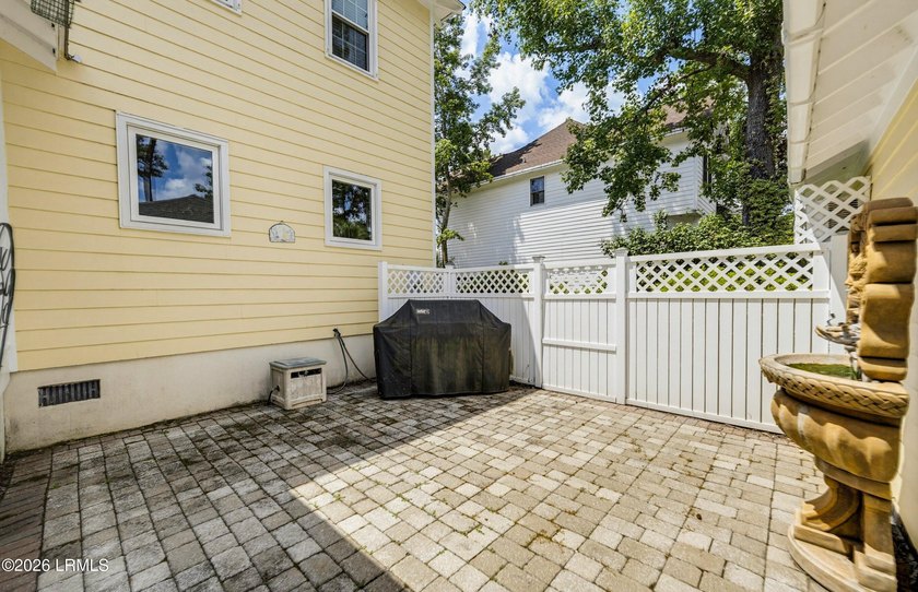 Beautiful Battery Point home with double porches and excellent - photo 29