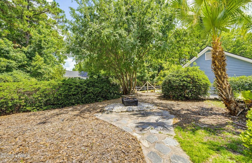 Beautiful Battery Point home with double porches and excellent - photo 31