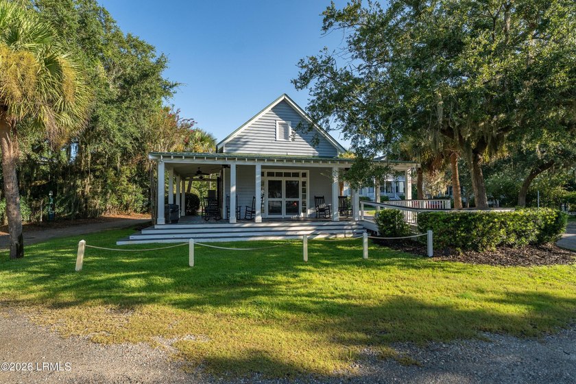 Beautiful Battery Point home with double porches and excellent - photo 42