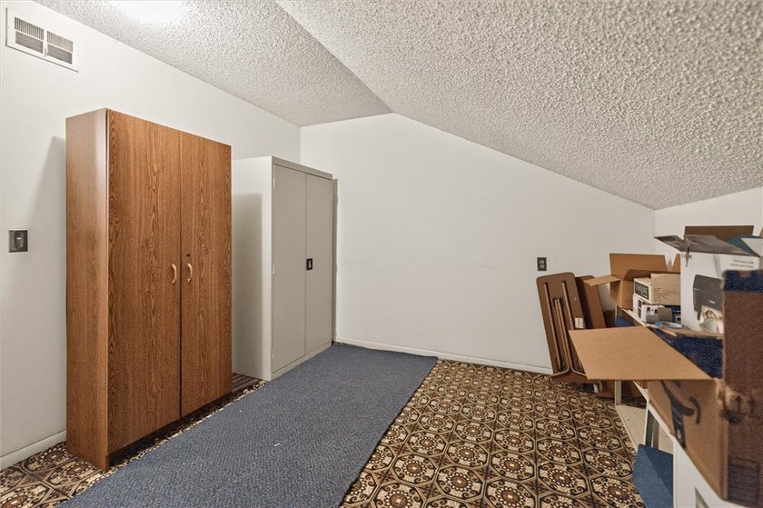 If you desire a ranch style home, but want less maintenance and - photo 48
