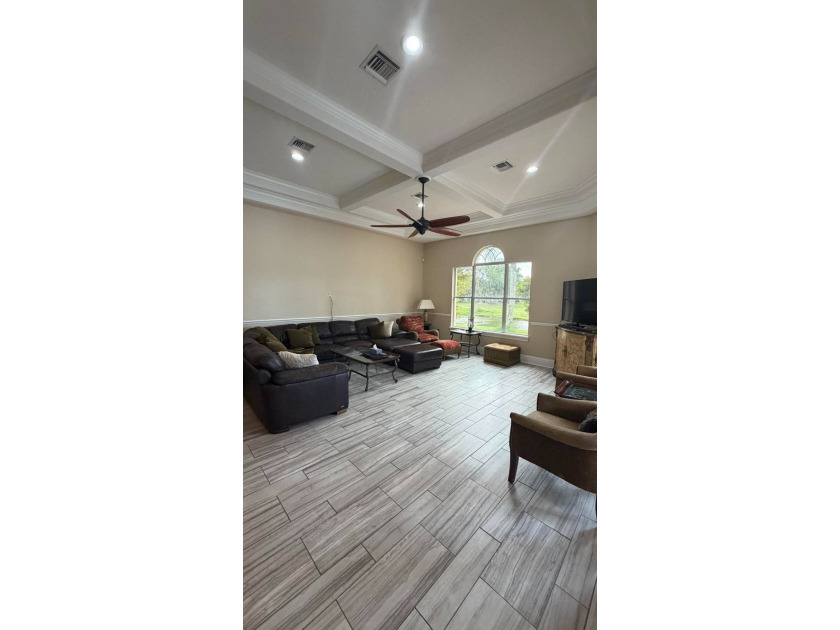 Expansive Luxury Home 5/4 with golf course views and inground - photo 6