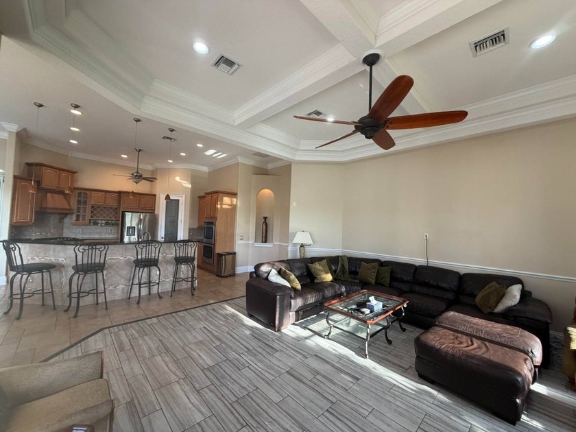 Expansive Luxury Home 5/4 with golf course views and inground - photo 10