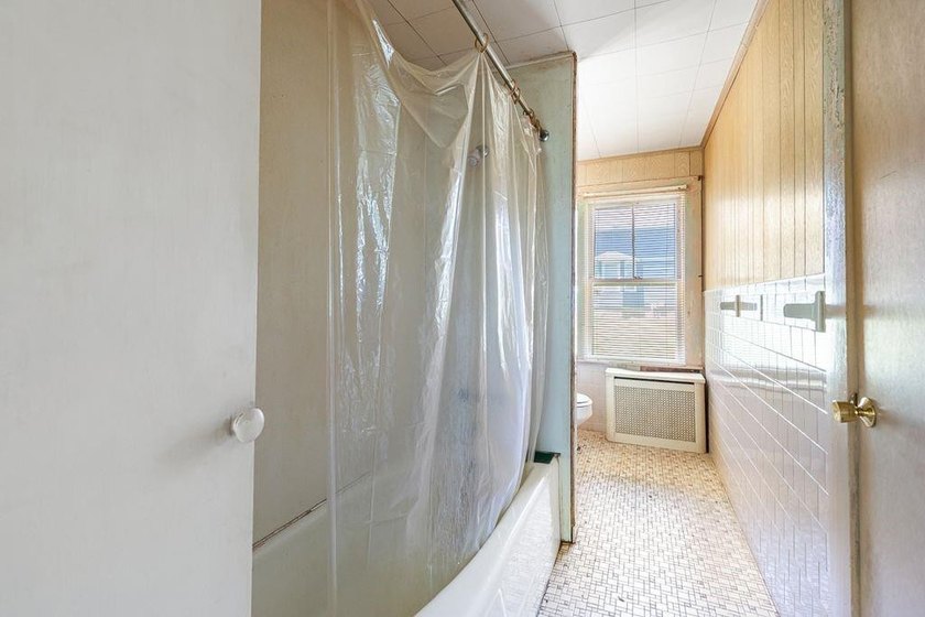 Diamond in the rough with endless potential! This 4-bedroom, 1 - photo 11
