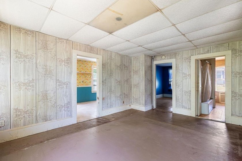 Diamond in the rough with endless potential! This 4-bedroom, 1 - photo 13