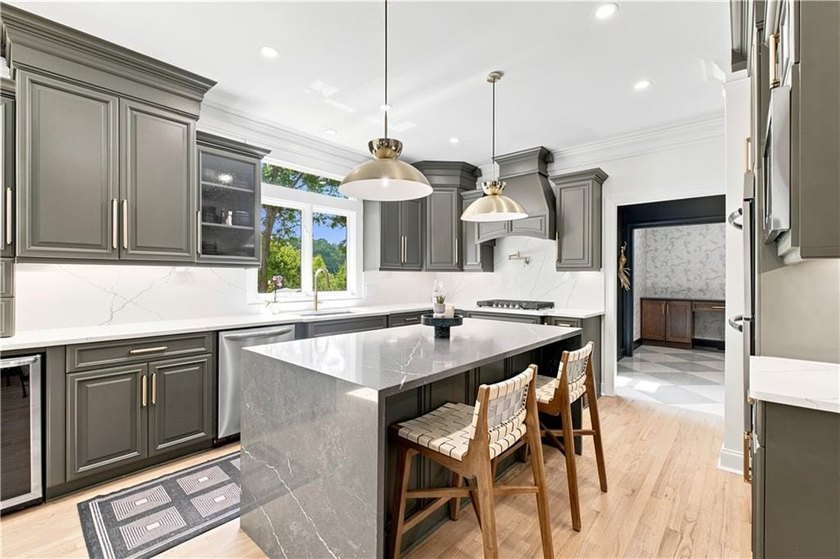 One-of-a-Kind Luxury Living on a Premier Golf Course Lot in - photo 15