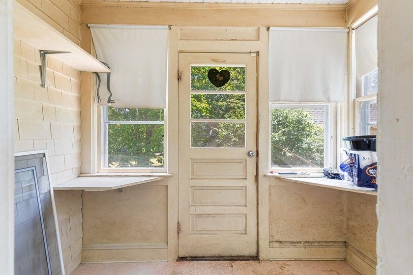 Diamond in the rough with endless potential! This 4-bedroom, 1 - photo 19