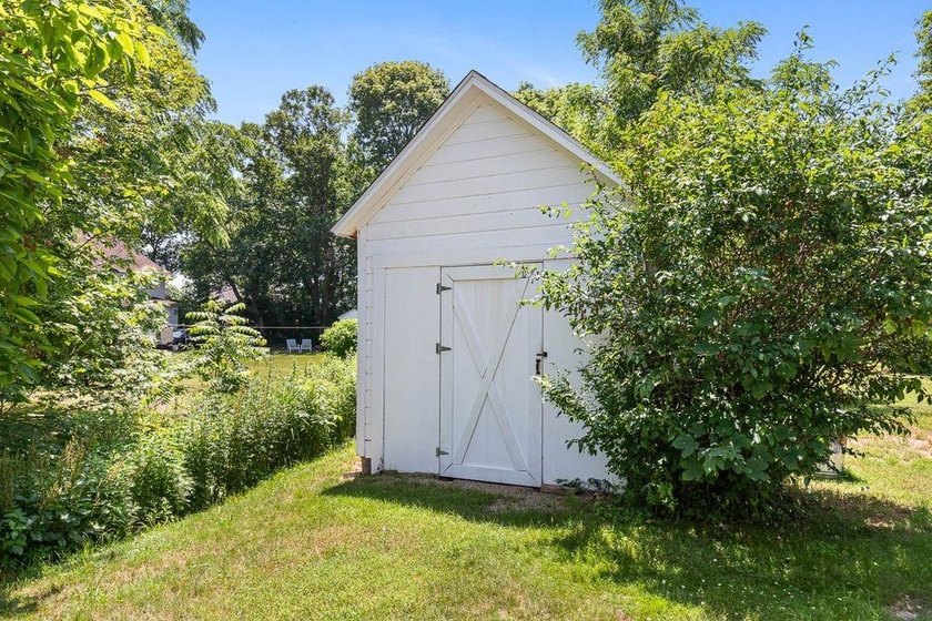 Diamond in the rough with endless potential! This 4-bedroom, 1 - photo 26