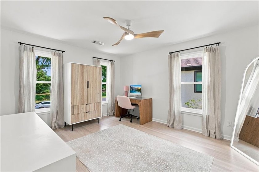 One-of-a-Kind Luxury Living on a Premier Golf Course Lot in - photo 37