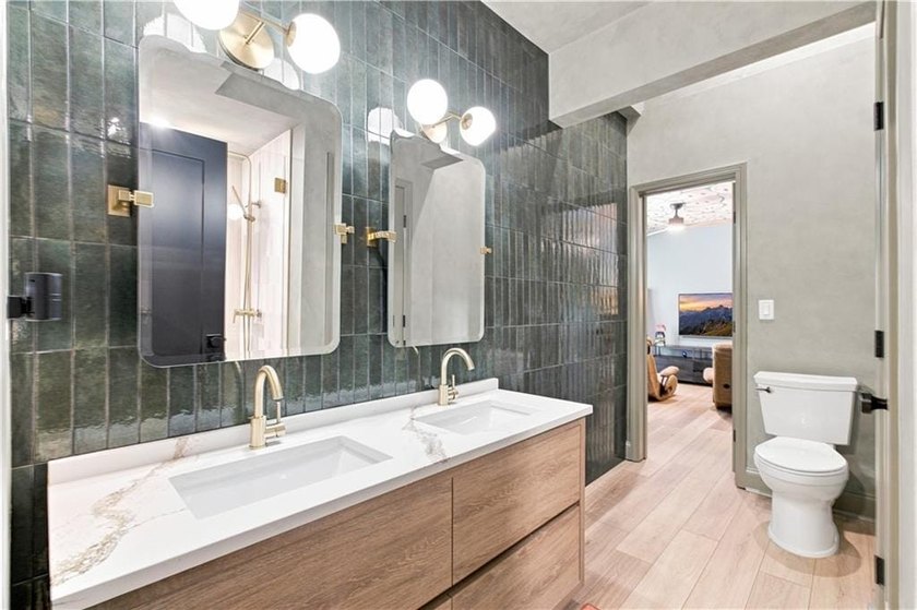 One-of-a-Kind Luxury Living on a Premier Golf Course Lot in - photo 46