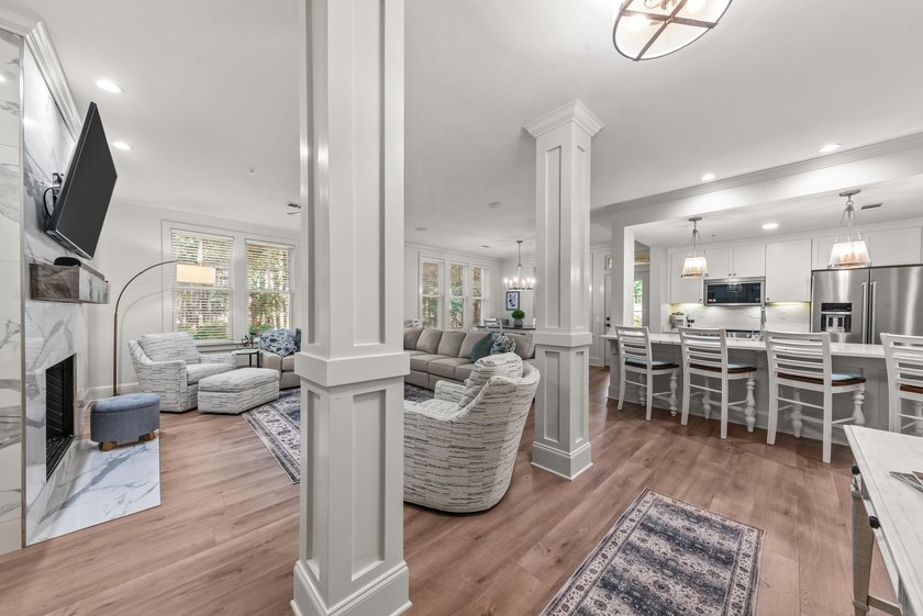Beautifully renovated 2-bedroom, 2-bath Lake Club Condo with a - photo 6