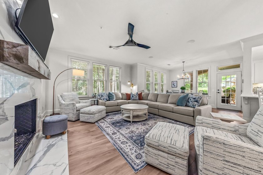 Beautifully renovated 2-bedroom, 2-bath Lake Club Condo with a - photo 7