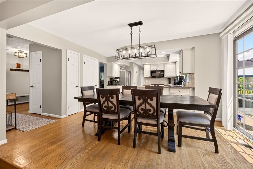 Welcome to 139 Scotch Pine Drive! This stunning 4-bedroom, 2 - photo 11