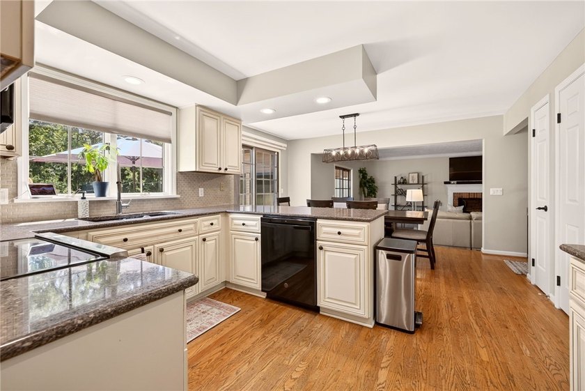 Welcome to 139 Scotch Pine Drive! This stunning 4-bedroom, 2 - photo 16