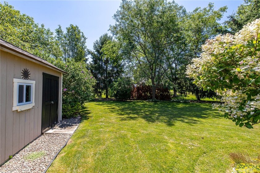 Welcome to 139 Scotch Pine Drive! This stunning 4-bedroom, 2 - photo 39