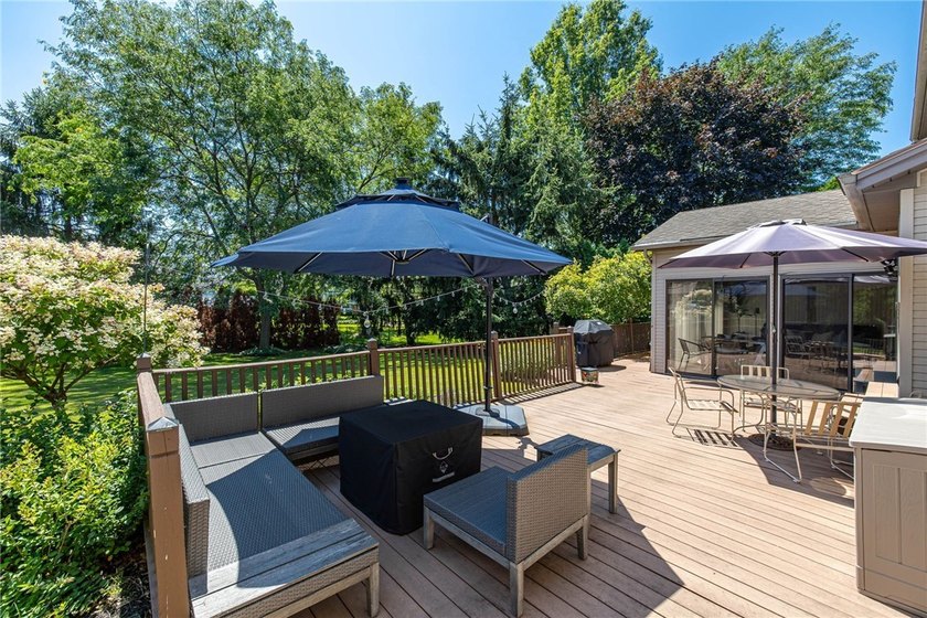 Welcome to 139 Scotch Pine Drive! This stunning 4-bedroom, 2 - photo 44