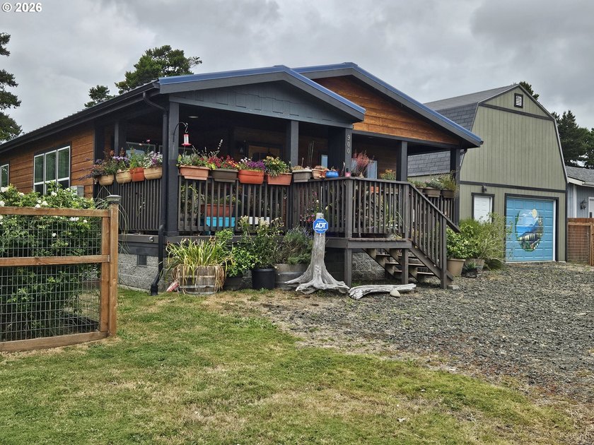 TOWN AND COUNTRY: Deluxe newer (2019) manufactured home in great - photo 2