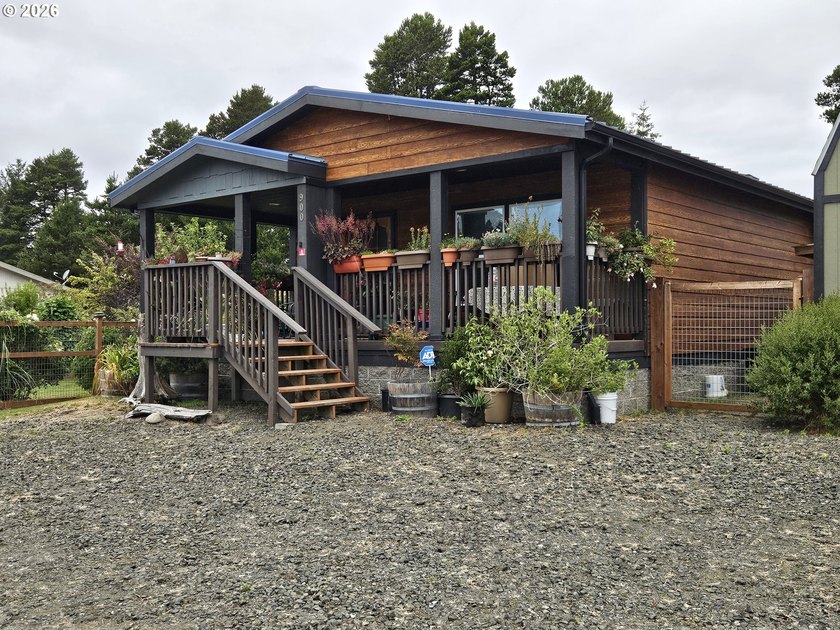 TOWN AND COUNTRY: Deluxe newer (2019) manufactured home in great - photo 3