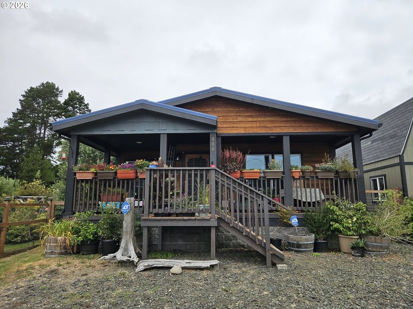 TOWN AND COUNTRY: Deluxe newer (2019) manufactured home in great - photo 4