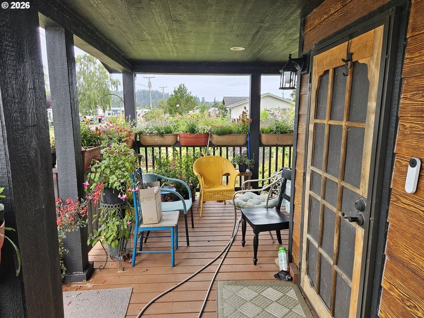 TOWN AND COUNTRY: Deluxe newer (2019) manufactured home in great - photo 6
