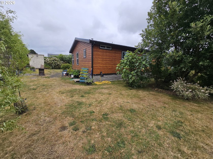 TOWN AND COUNTRY: Deluxe newer (2019) manufactured home in great - photo 8