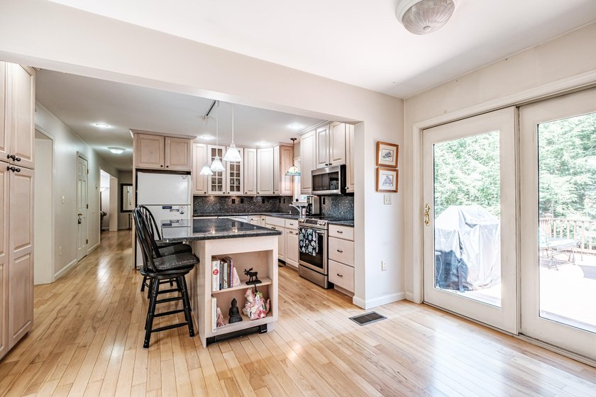 Timeless New England charm and warm character blend seamlessly - photo 7
