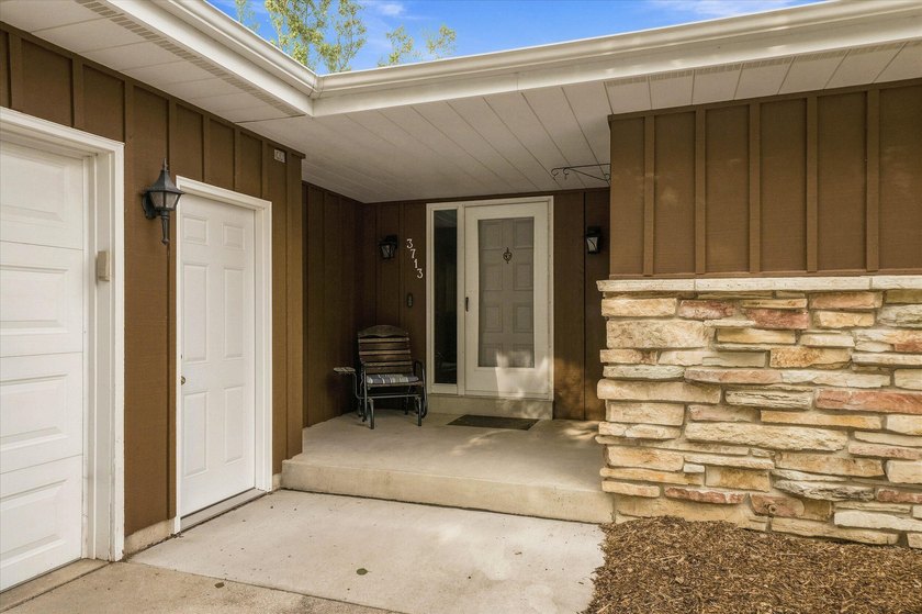 Beautiful lannon stone greets you as you approach this 3 bedroom - photo 8