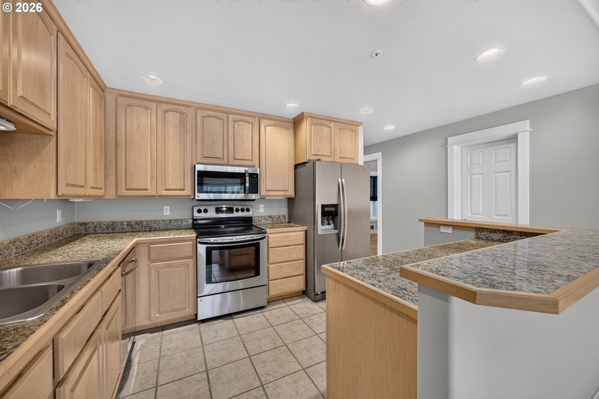 Perched on the third floor, this immaculate 2-bedroom, 2-bath - photo 6